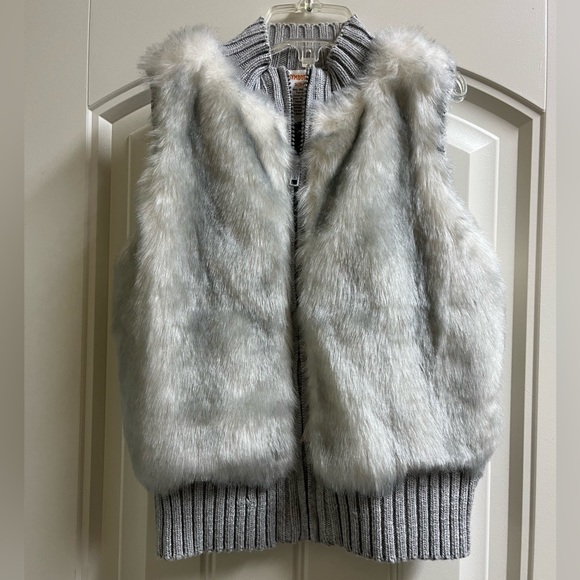 NWOT Gymboree Girls Faux Fur Sweater Vest - Picture 1 of 5